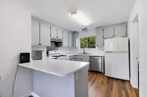 Kitchen - 1802 Cirrus St, Redding, CA 96002 photo 2 of 2