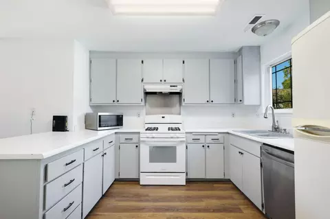 Kitchen - 1802 Cirrus St, Redding, CA 96002 photo 1 of 2