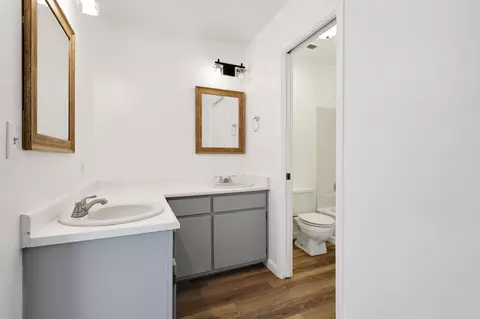 Bath - 1802 Cirrus St, Redding, CA 96002 photo 1 of 3