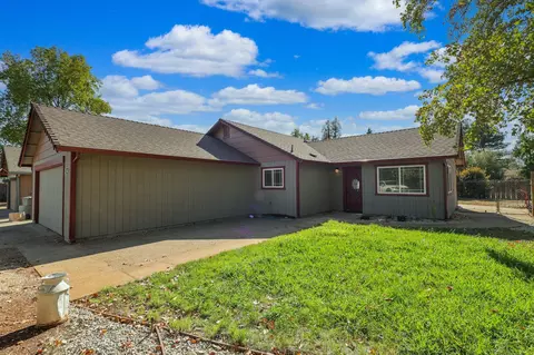 Exterior - 1802 Cirrus St, Redding, CA 96002 photo 4 of 4