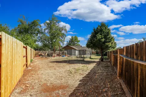 Exterior - 1802 Cirrus St, Redding, CA 96002 photo 3 of 4