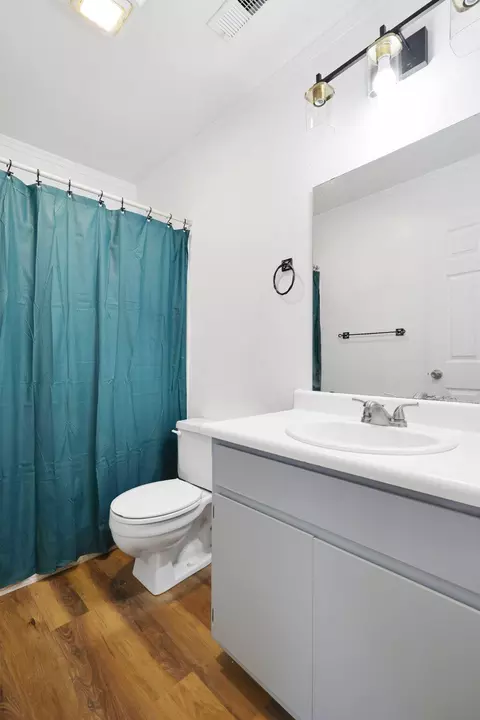 Bath - 1802 Cirrus St, Redding, CA 96002 photo 3 of 3