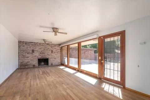 Living - 457 Lincoln St, Red Bluff, CA 96080 photo 2 of 5