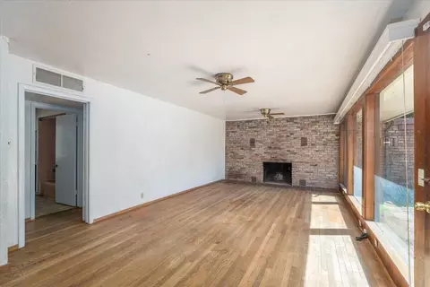 Living - 457 Lincoln St, Red Bluff, CA 96080 photo 4 of 5
