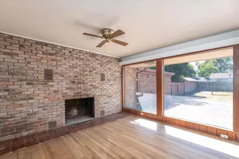 Living - 457 Lincoln St, Red Bluff, CA 96080 photo 3 of 5