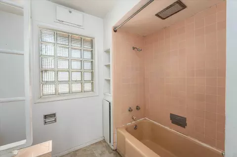 Bath - 457 Lincoln St, Red Bluff, CA 96080 photo 2 of 2