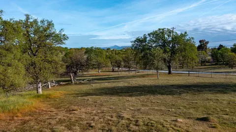 1090 Gibralter Rd, Redding, CA 96003 photo 1