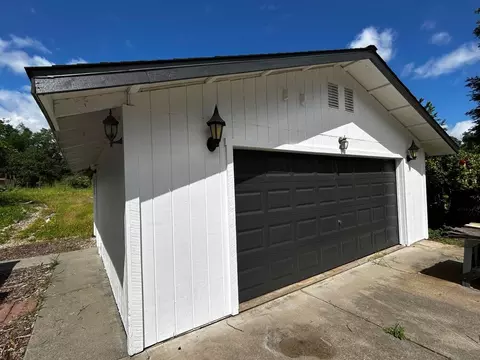Exterior - 8954 Olney Park Dr, Redding, CA 96001 photo 2 of 3