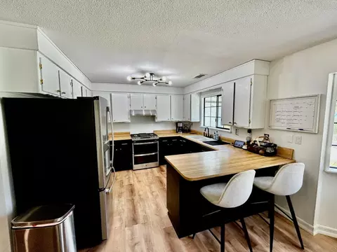 Kitchen - 8954 Olney Park Dr, Redding, CA 96001 photo 2 of 2
