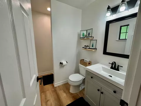 Bath - 8954 Olney Park Dr, Redding, CA 96001 photo 1 of 2