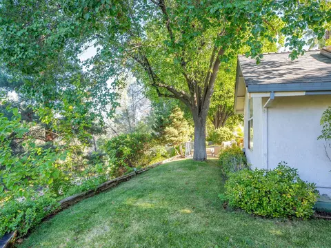 2503 Cumberland Dr, Redding, CA 96001 photo 33