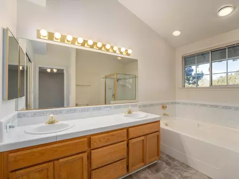 2503 Cumberland Dr, Redding, CA 96001 photo 17