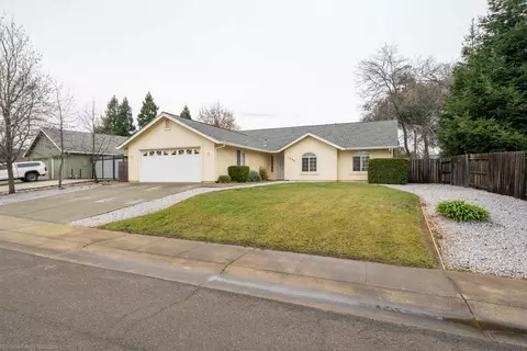1392 Madewood Ln, Redding, CA 96002