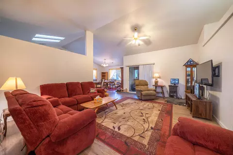 1392 Madewood Ln, Redding, CA 96002 photo 3