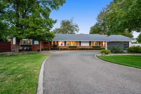 702 Gary Ct, Redding, CA 96002