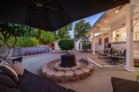 Exterior - 702 Gary Ct, Redding, CA 96002 photo 3 of 5