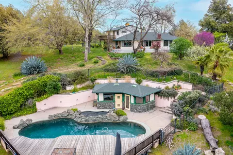 7992 Leaning Pine Rd, Redding, CA 96001