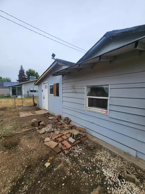 Exterior - 3749 Riverside Ave, Anderson, CA 96007 photo 5 of 9