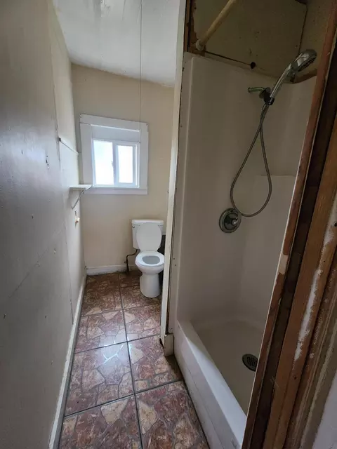 Bath - 3749 Riverside Ave, Anderson, CA 96007 photo 2 of 2