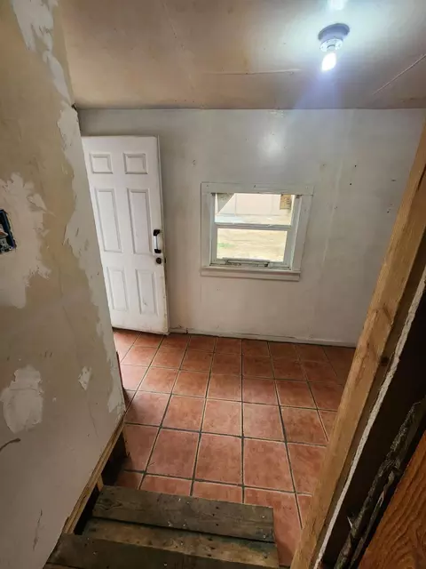 Entry Way - 3749 Riverside Ave, Anderson, CA 96007 photo 1 of 2