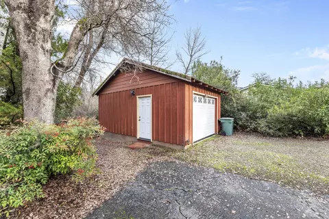 8535 Ranchette Dr, Redding, CA 96001 photo 2