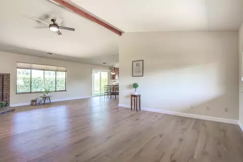470 Peppertree Ln, Redding, CA 96003 photo 5