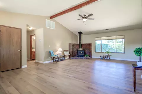 470 Peppertree Ln, Redding, CA 96003 photo 3