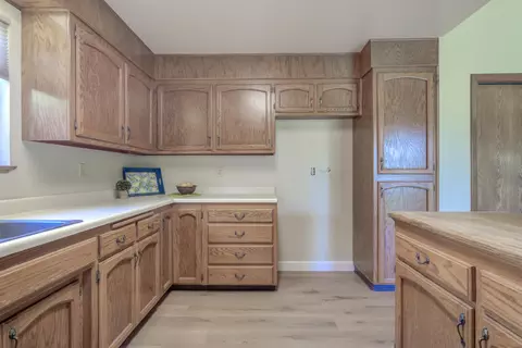 470 Peppertree Ln, Redding, CA 96003 photo 10