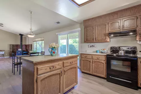 470 Peppertree Ln, Redding, CA 96003 photo 11