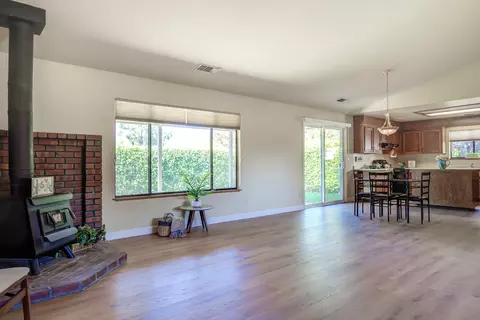 470 Peppertree Ln, Redding, CA 96003 photo 4
