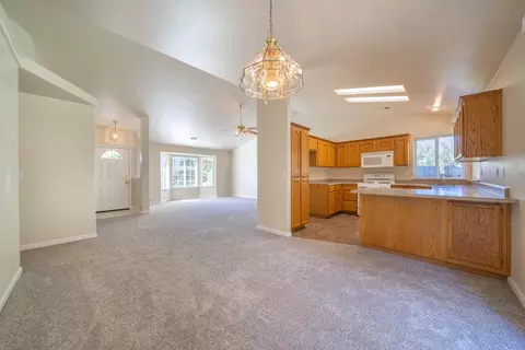 3445 Meridian Dr, Redding, CA 96002 photo 6