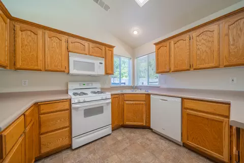 3445 Meridian Dr, Redding, CA 96002 photo 7