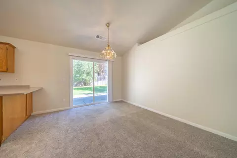 3445 Meridian Dr, Redding, CA 96002 photo 5