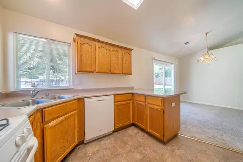 3445 Meridian Dr, Redding, CA 96002 photo 8