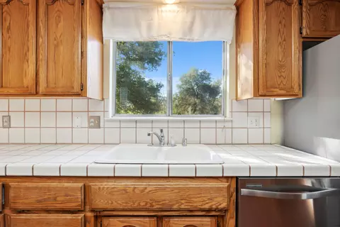 11621 Sonora Trl, Redding, CA 96003 photo 2