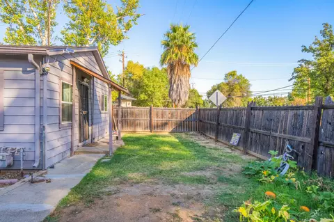 Exterior - 5450 Cedars Rd, Redding, CA 96001 photo 2 of 9