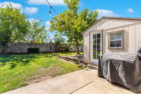 Exterior - 1519 Whistling Dr, Redding, CA 96003 photo 6 of 8