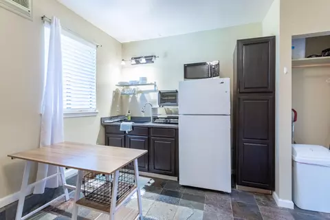 Kitchen - 1519 Whistling Dr, Redding, CA 96003 photo 4 of 4