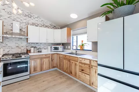 Kitchen - 1519 Whistling Dr, Redding, CA 96003 photo 2 of 4