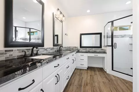 Bath - 1421 Spinnaker Dr, Redding, CA 96003 photo 1 of 3