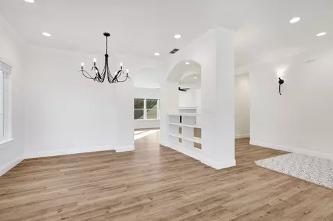 Living - 1421 Spinnaker Dr, Redding, CA 96003 photo 4 of 6