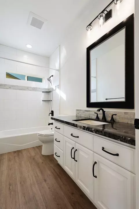 Bath - 1421 Spinnaker Dr, Redding, CA 96003 photo 3 of 3