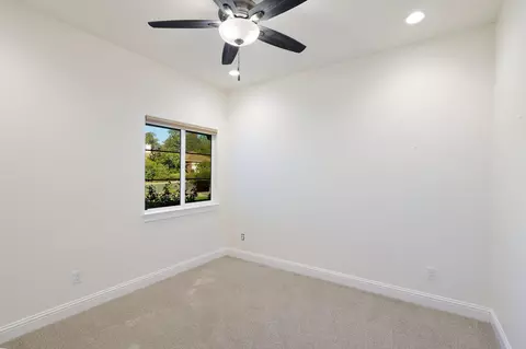Bedroom - 1421 Spinnaker Dr, Redding, CA 96003 photo 3 of 6