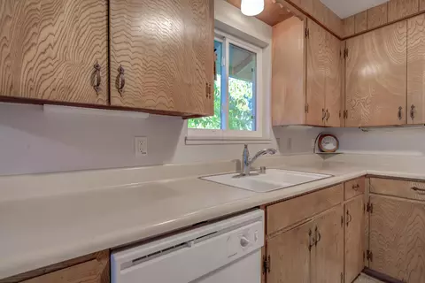 Kitchen - 3250 Rupert Rd, Anderson, CA 96007 photo 3 of 4