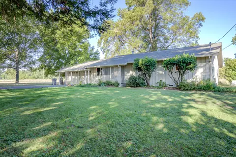Exterior - 3250 Rupert Rd, Anderson, CA 96007 photo 3 of 7
