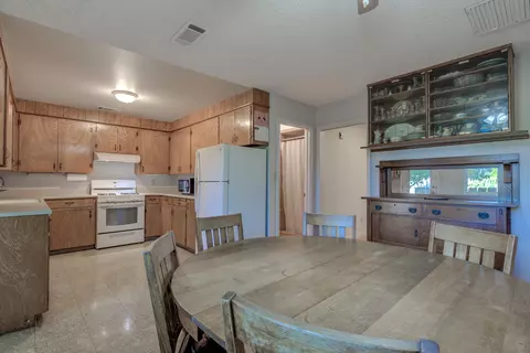 Dining - 3250 Rupert Rd, Anderson, CA 96007 photo 3 of 3