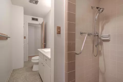Bath - 3250 Rupert Rd, Anderson, CA 96007 photo 1 of 4