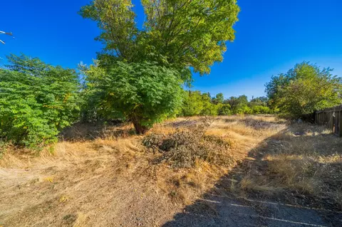20609 Prairie Ln, Redding, CA 96002