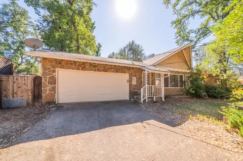 5868 Emerald Ln, Redding, CA 96001 photo 1