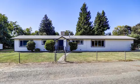 Exterior - 7924 Greenfield St, Redding, CA 96002 photo 2 of 6